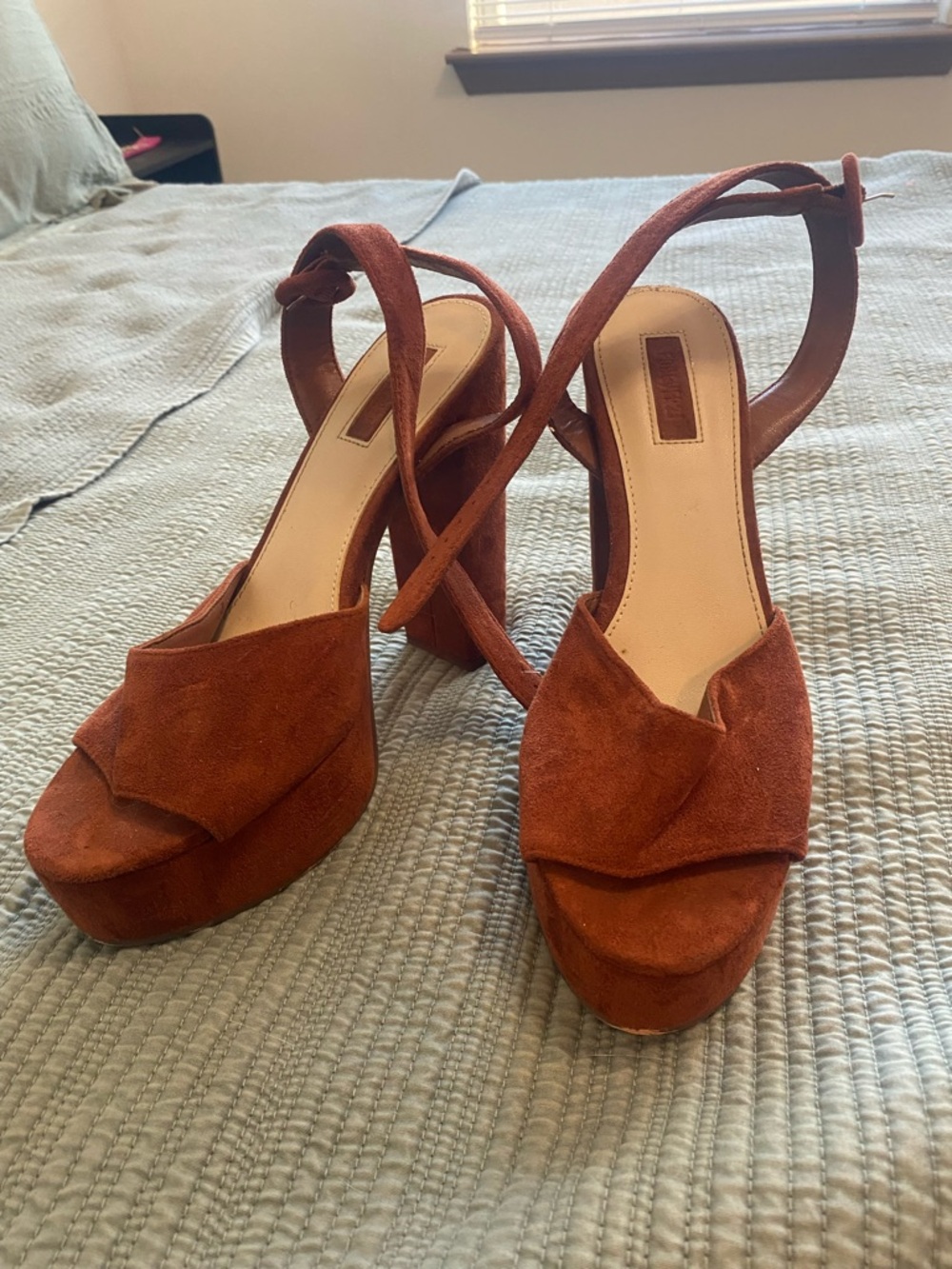 Forever 21 Faux Suede Platform Heel Rust/Cognac - Picture 5 of 5